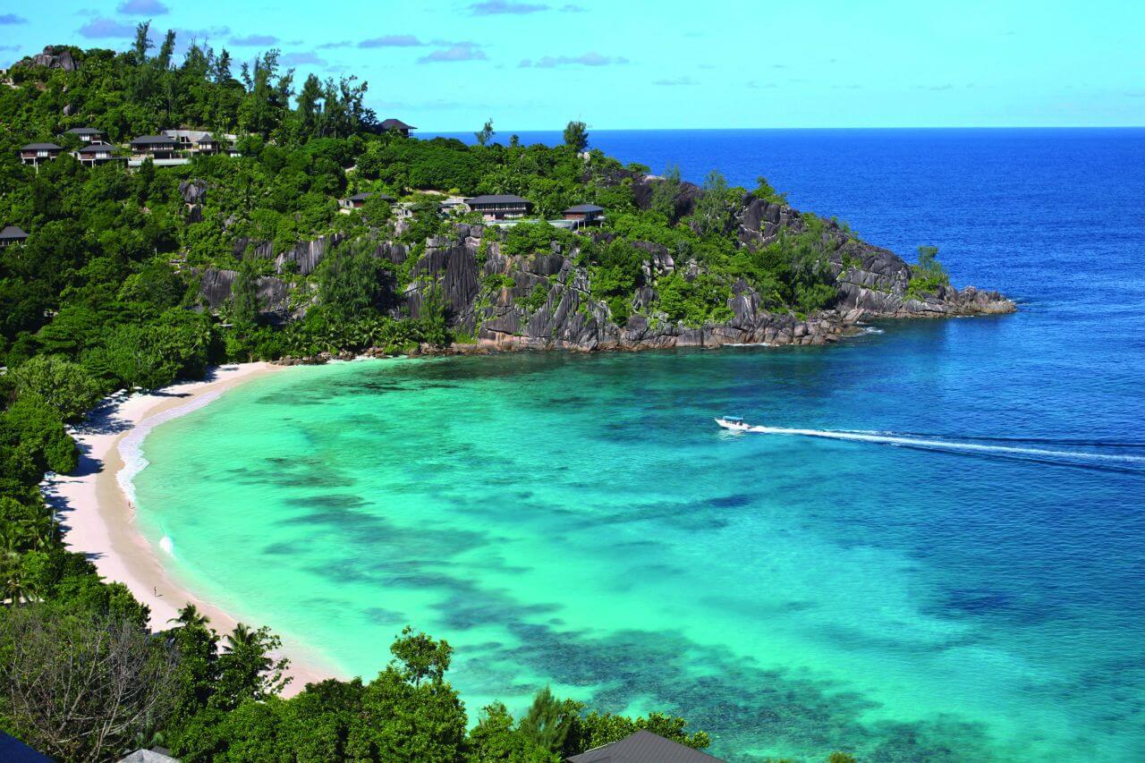 Four Seasons Resort Seychelles Villen Beach blue sea