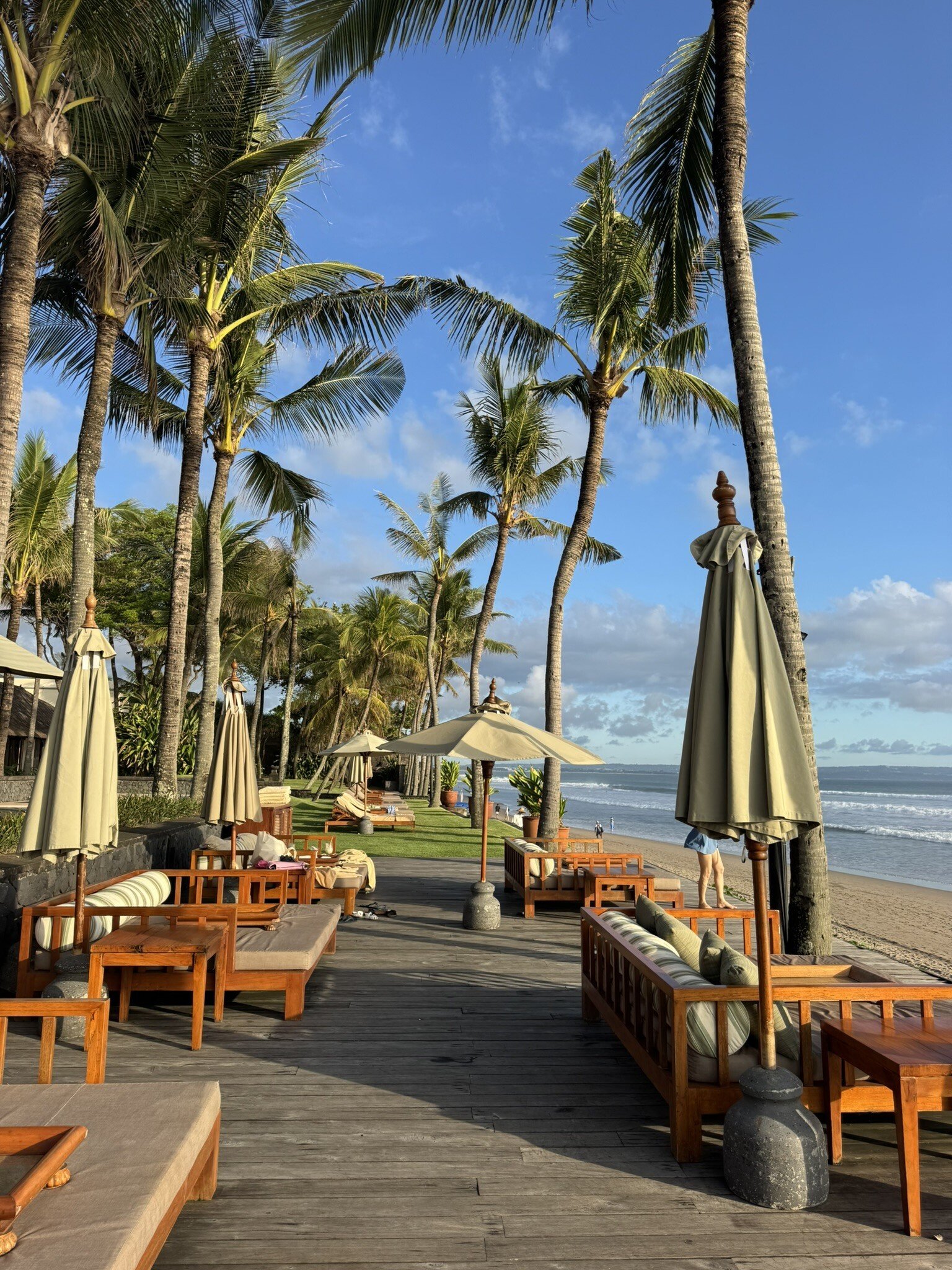 Liegen am Strand im The Legian