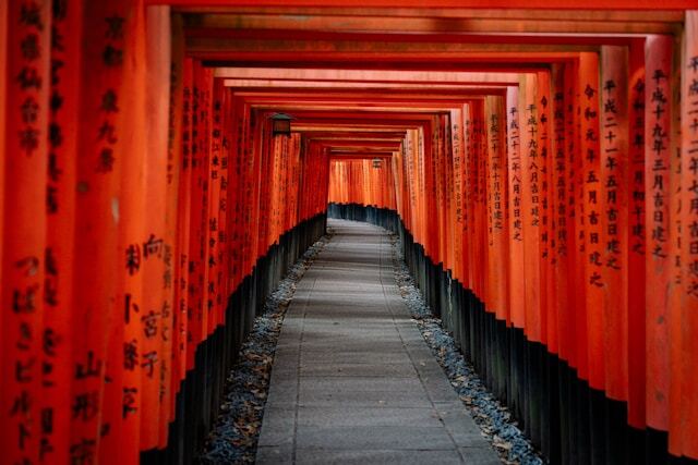 Torii_tunnel_kyoto