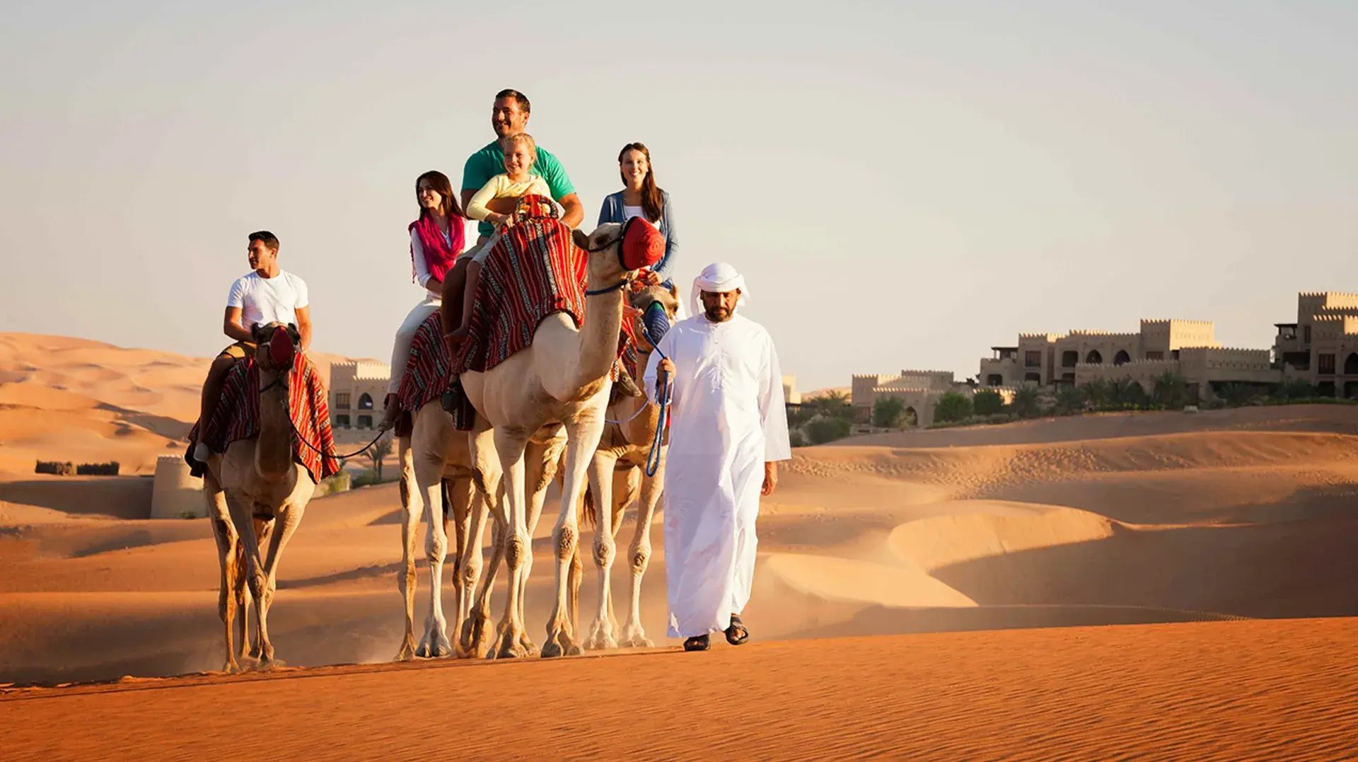 10-abu-dhabi-qasr-al-sarab-kamelreiten-aktivitaten