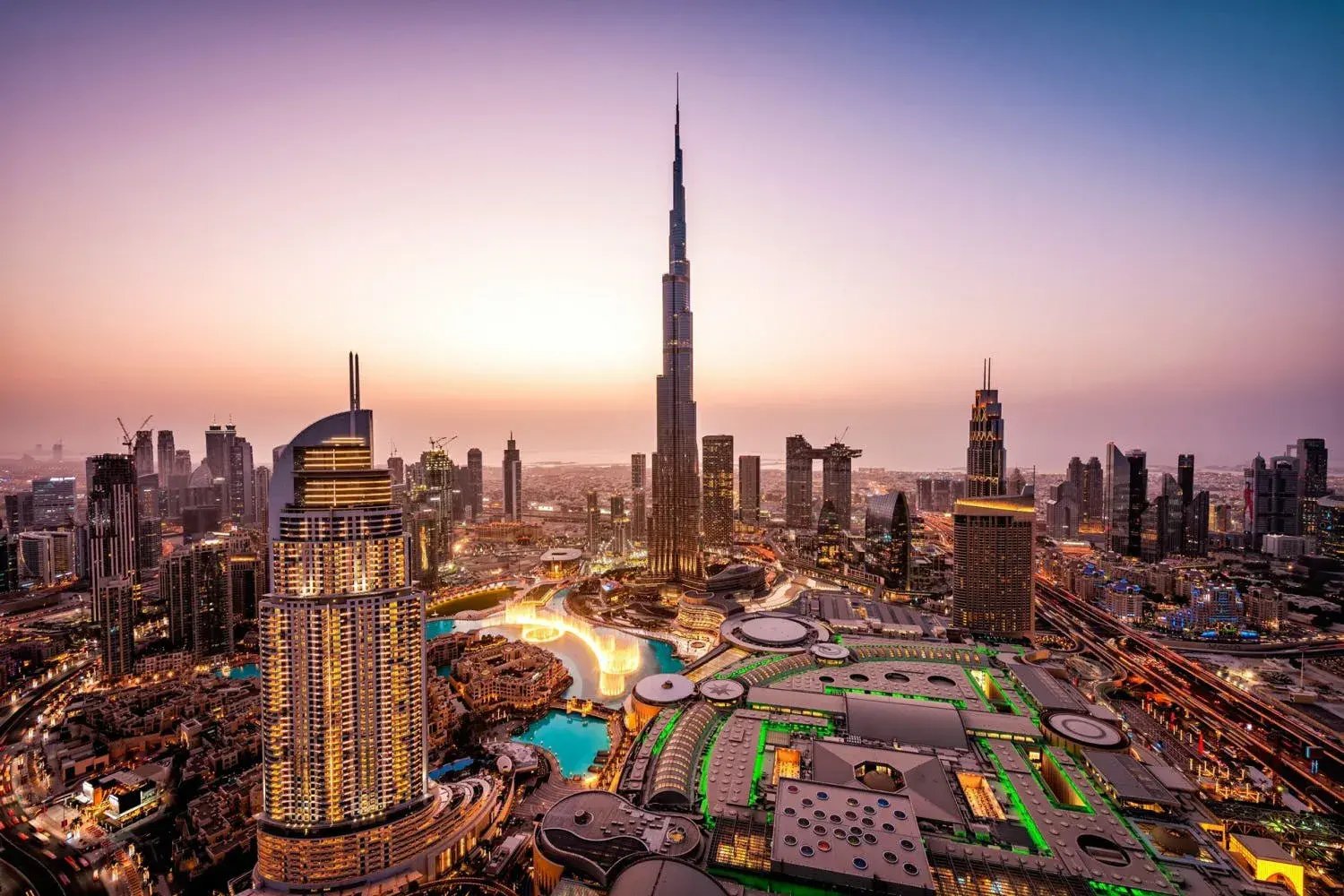 Luftaufnahme von Dubai bei Sonnenuntergang