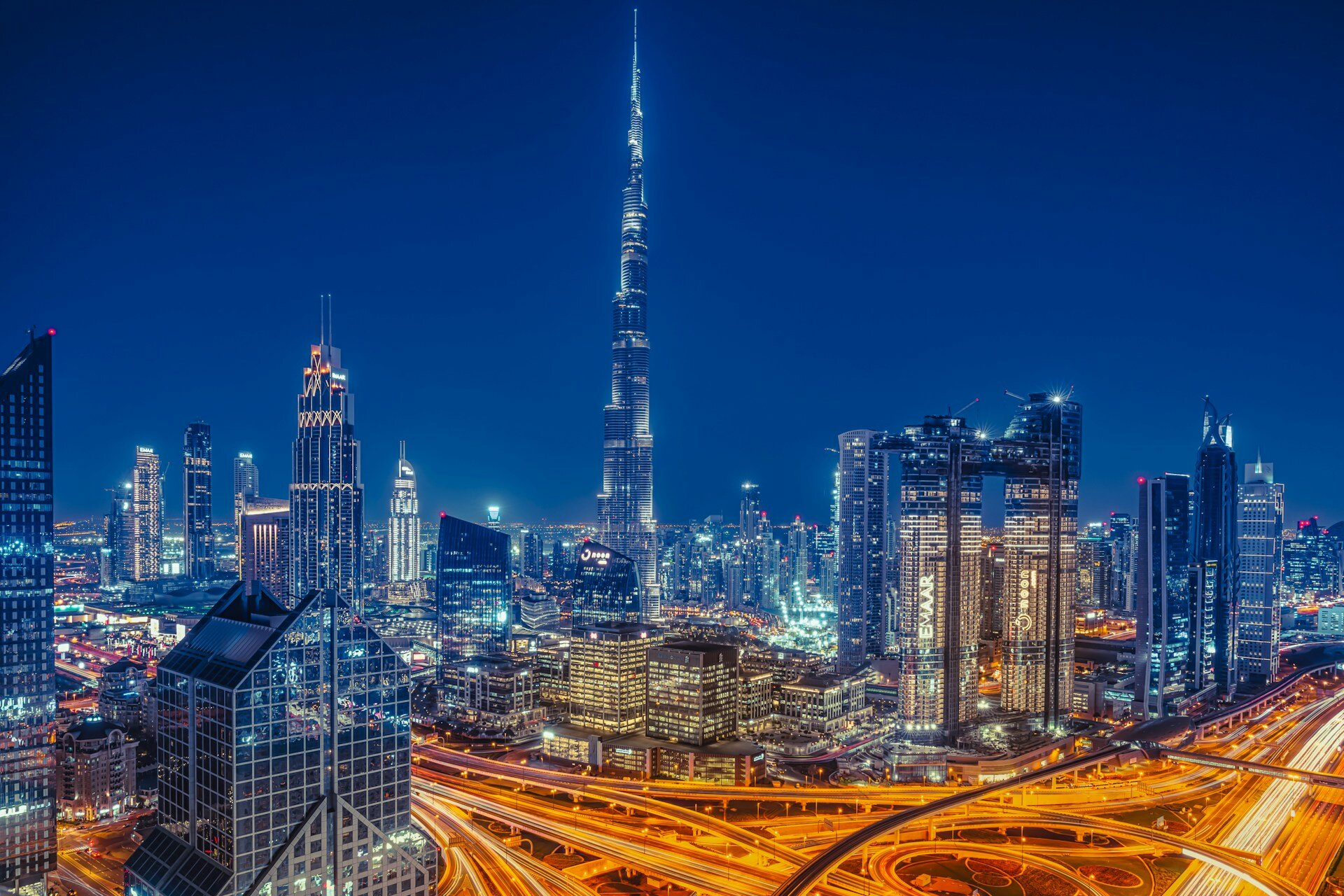 Dubai-bei-nacht