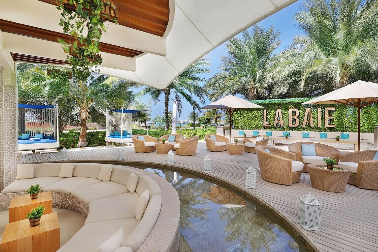the-ritz-carlton-dubai-la-baie-familienluxusreisen poolbar
