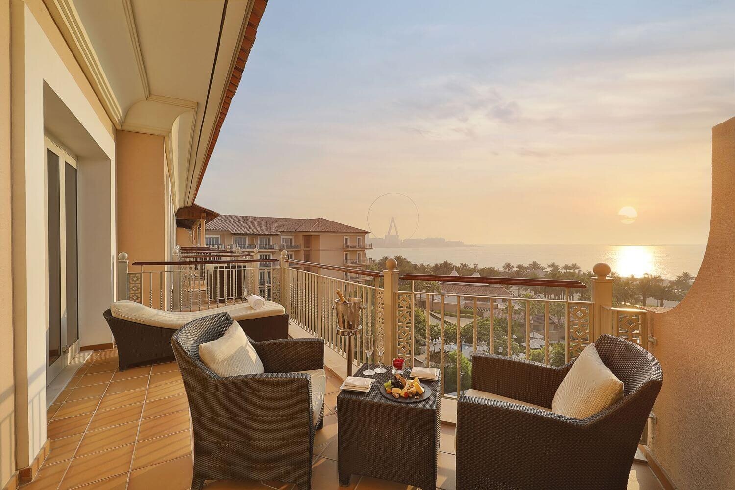 the-ritz-carlton-dubai-resort-sunset-suite-view-familienluxusreisen