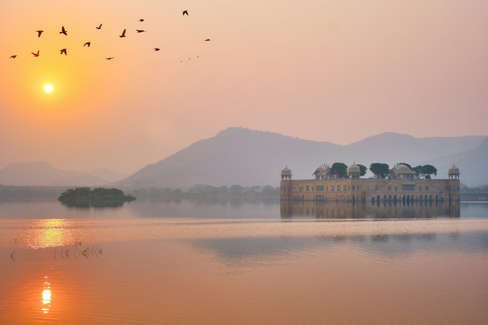 Indien-Palast im See-1
