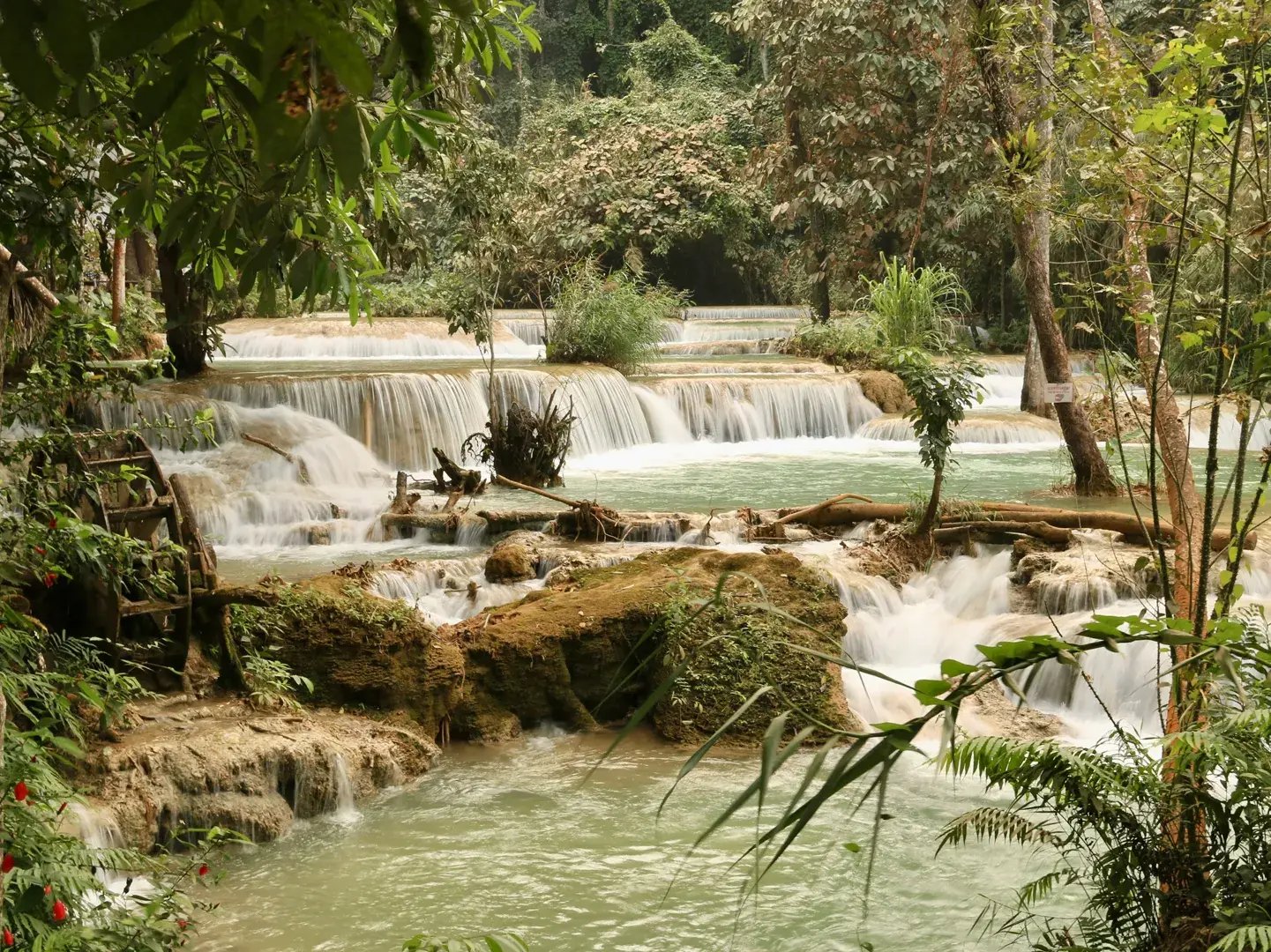 2 laos wasserfall familienluxusreise abenteuer