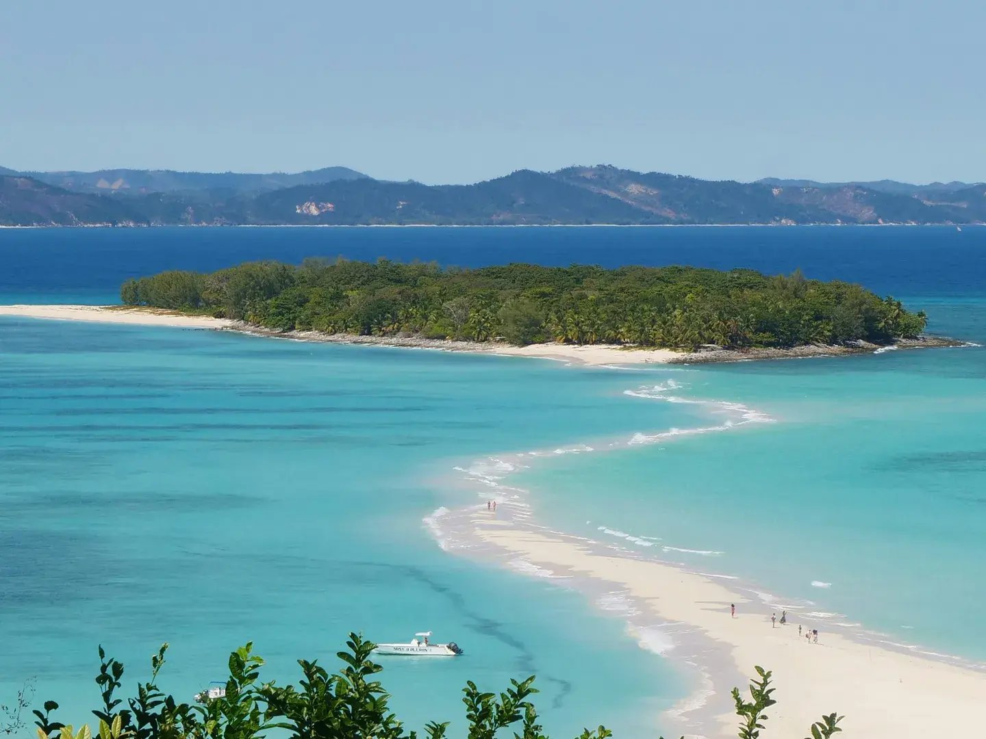 Sandbank führt zu kleiner Insel