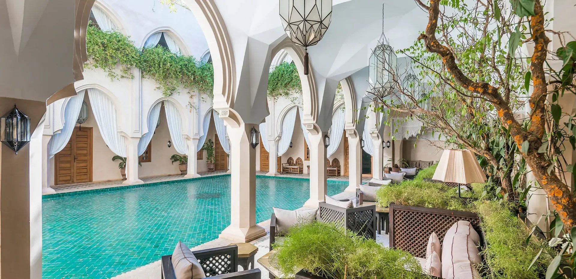 Pool in marokkanischem Stil