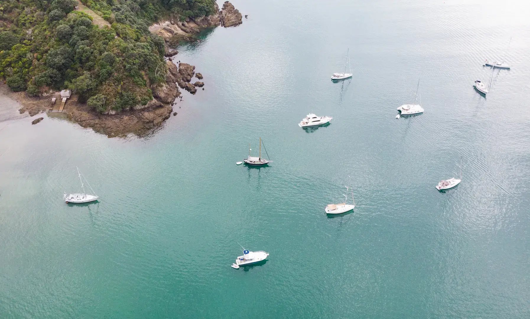 6 neuseeland luftaufnahme bucht mit segelbooten