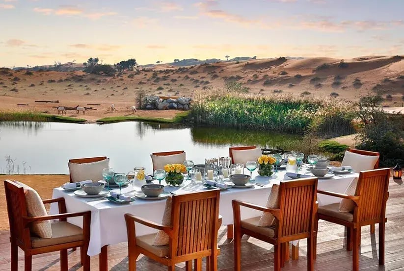 10 ras al khaimah restaurant abendessen mit ausblick familienluxusreisen