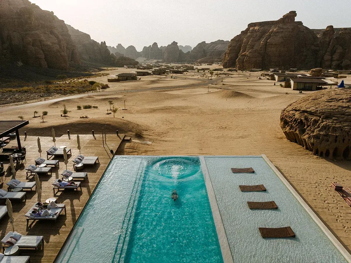8 saudi arabien habitas alula pool wuste familienluxusreisen