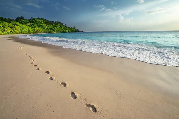 6 seychellen strand spaziergang