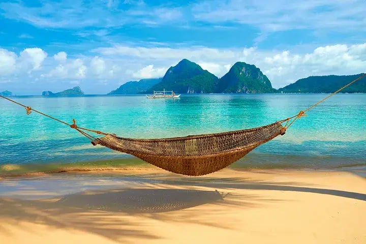 pamalican island palmenstrand perfekt fuer familienreise