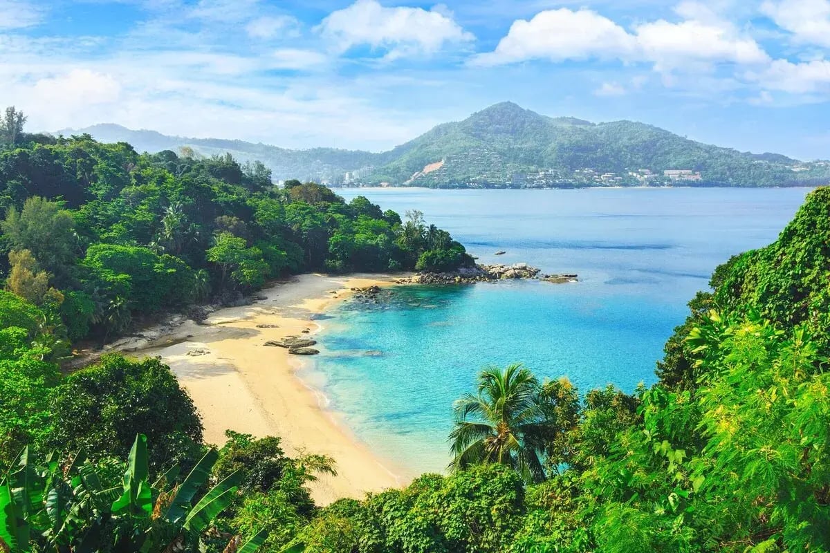 phuket traumstrand bei familienluxusreise