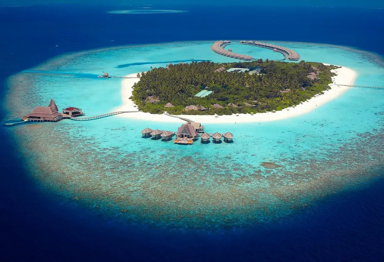 baa atoll palmenstrand traum fuer familien