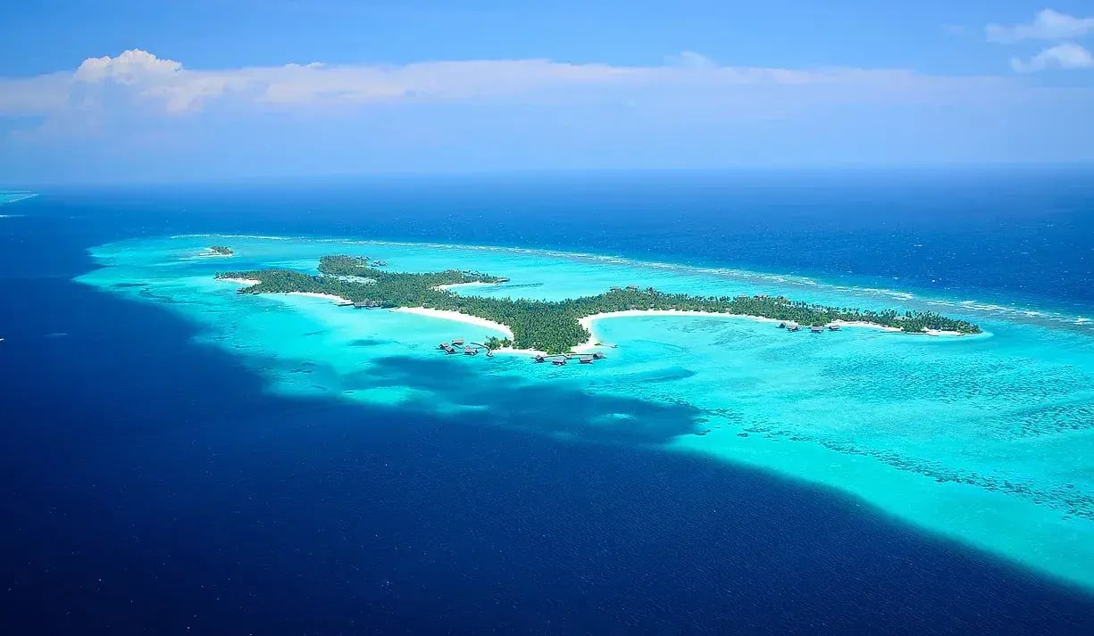 nord male atoll palmenstrand bei familienluxusreise