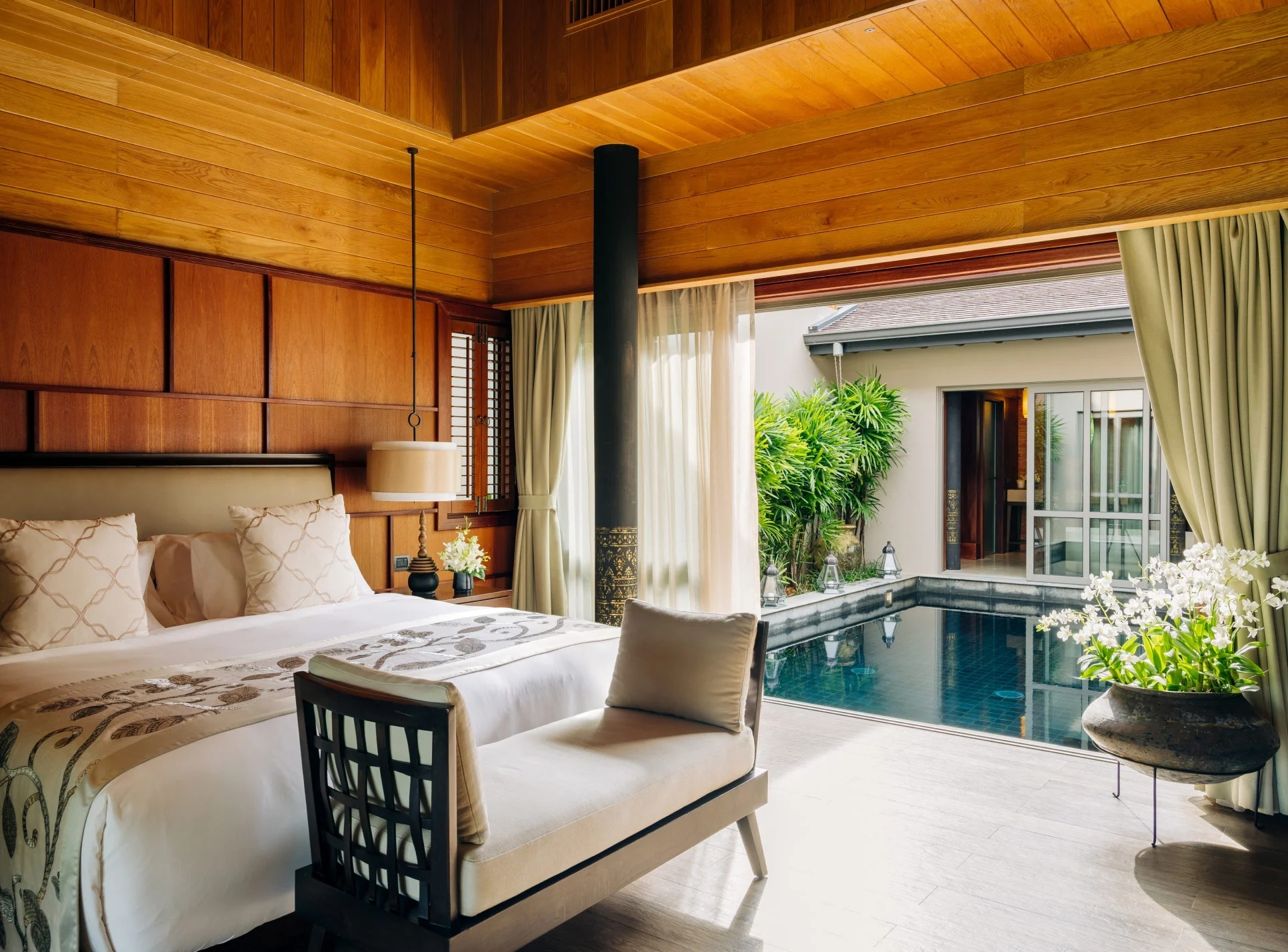 ani-thailand-familienluxusreise-thefamilyproject-pool-suite-schlafzimmer