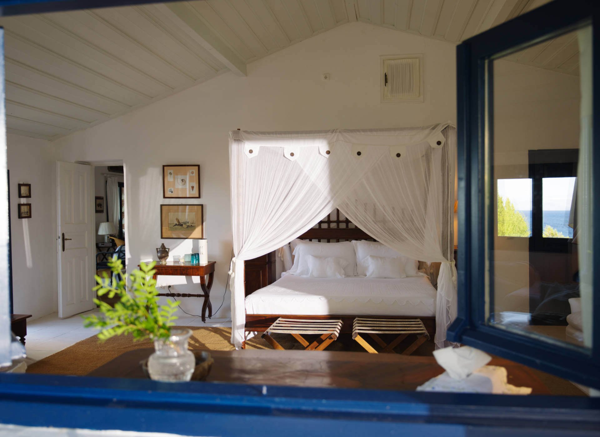 Arkoudaki Private Home Estate Familienluxusreisen TheFamilyProject Schlafzimmer Himmelbett