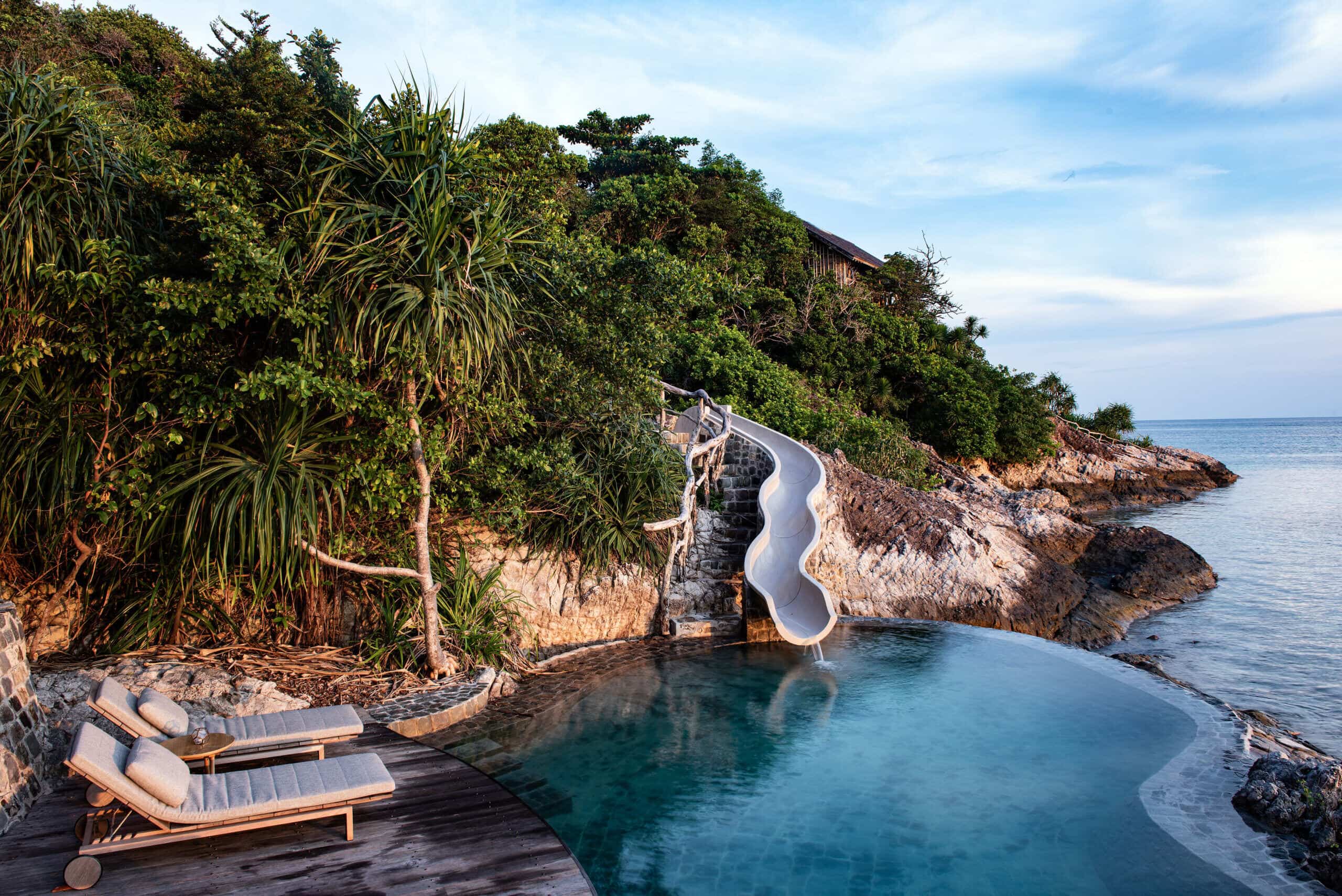 Elang Infinity Pool mit Rutsche und Aussicht