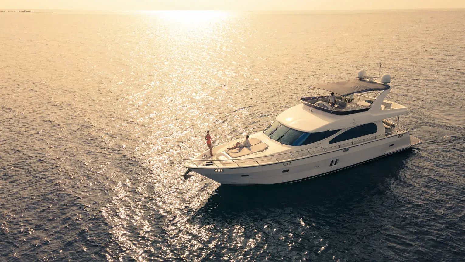 Four-Seasons-Private-Island-Yacht