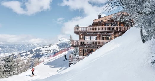 1-Hahnenkamm-Lodge-aussen