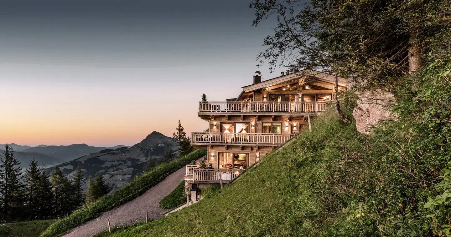 Hahnenkamm Lodge aussen