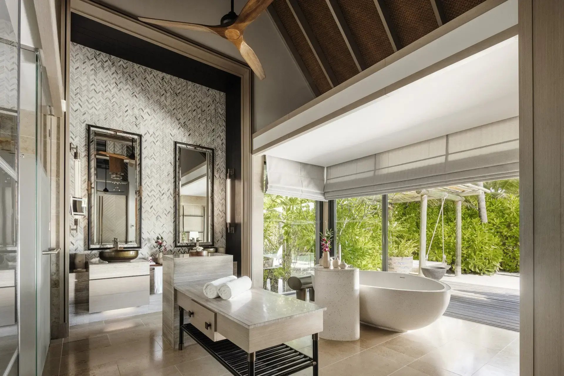 Ithaafushi Private Island Waldorf Astoria Familienluxusreisen TheFamilyProject Badezimmer