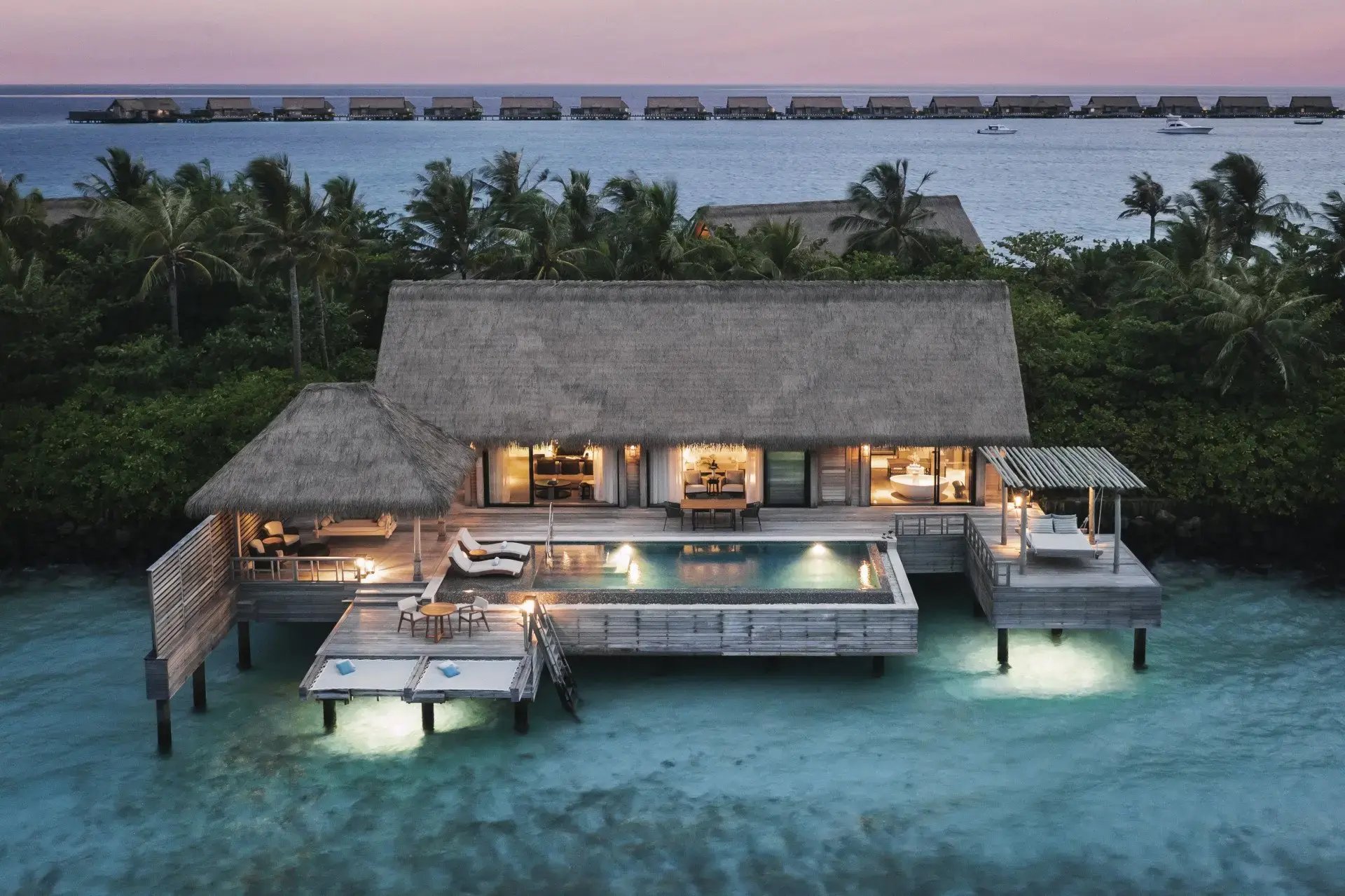 Ithaafushi Private Island Waldorf Astoria Familienluxusreisen TheFamilyProject Meer Villa