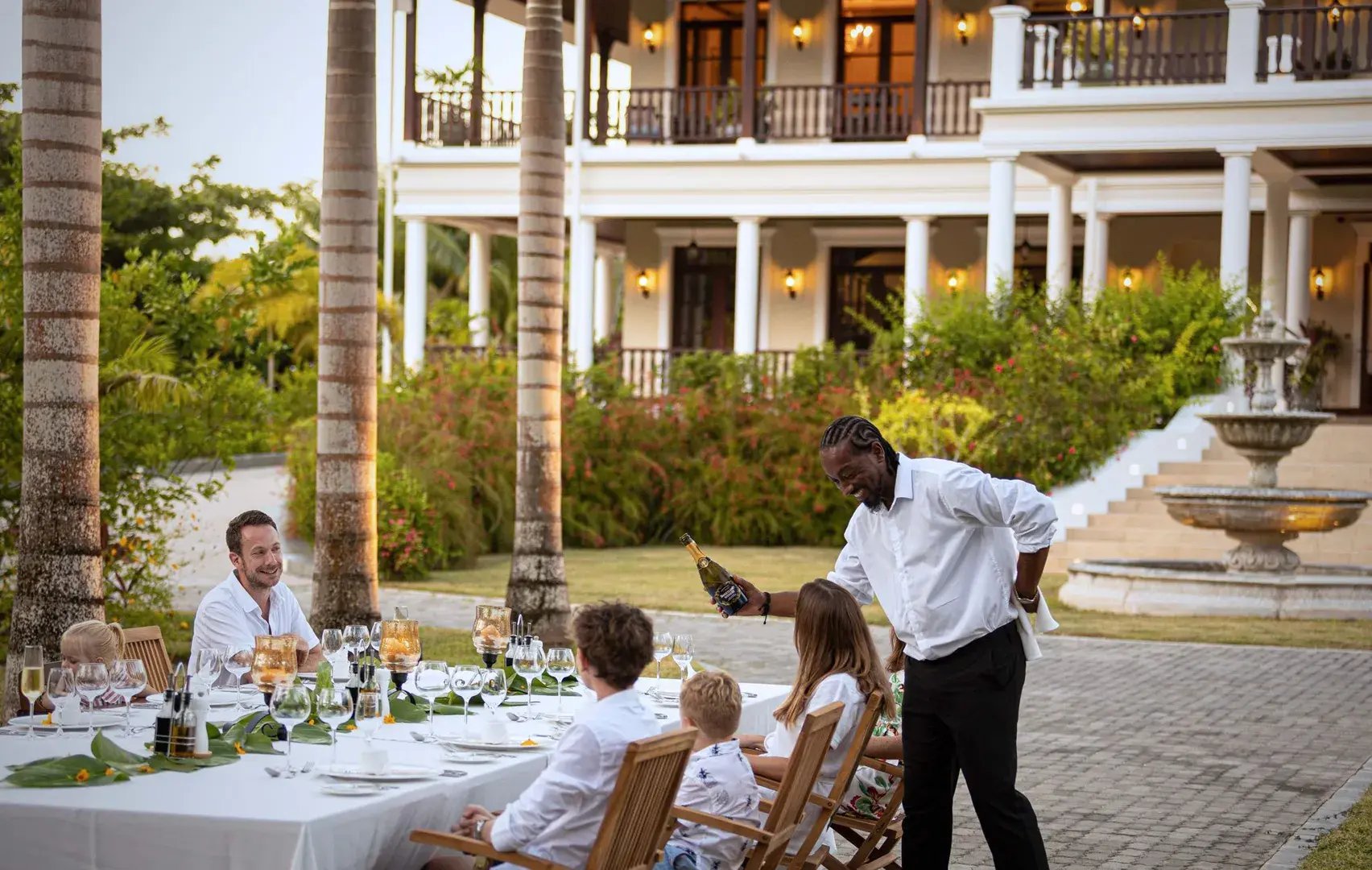 La Cigale Estate Service Dining mit Aussicht 