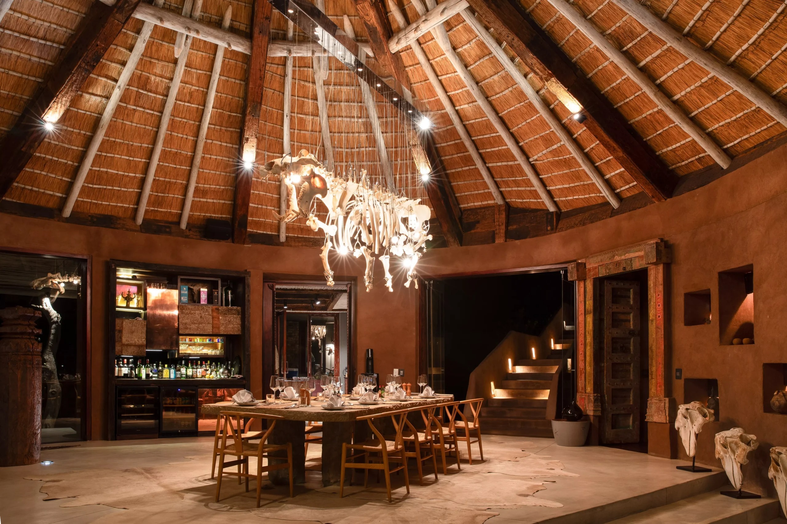 leobo-private-reserve-suedafrika-familienluxusreisen-thefamilyproject-dining