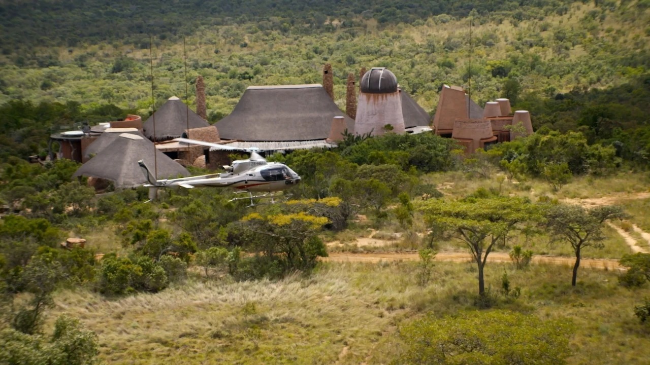 leobo-private-reserve-suedafrika-familienluxusreisen-thefamilyproject-helikopter