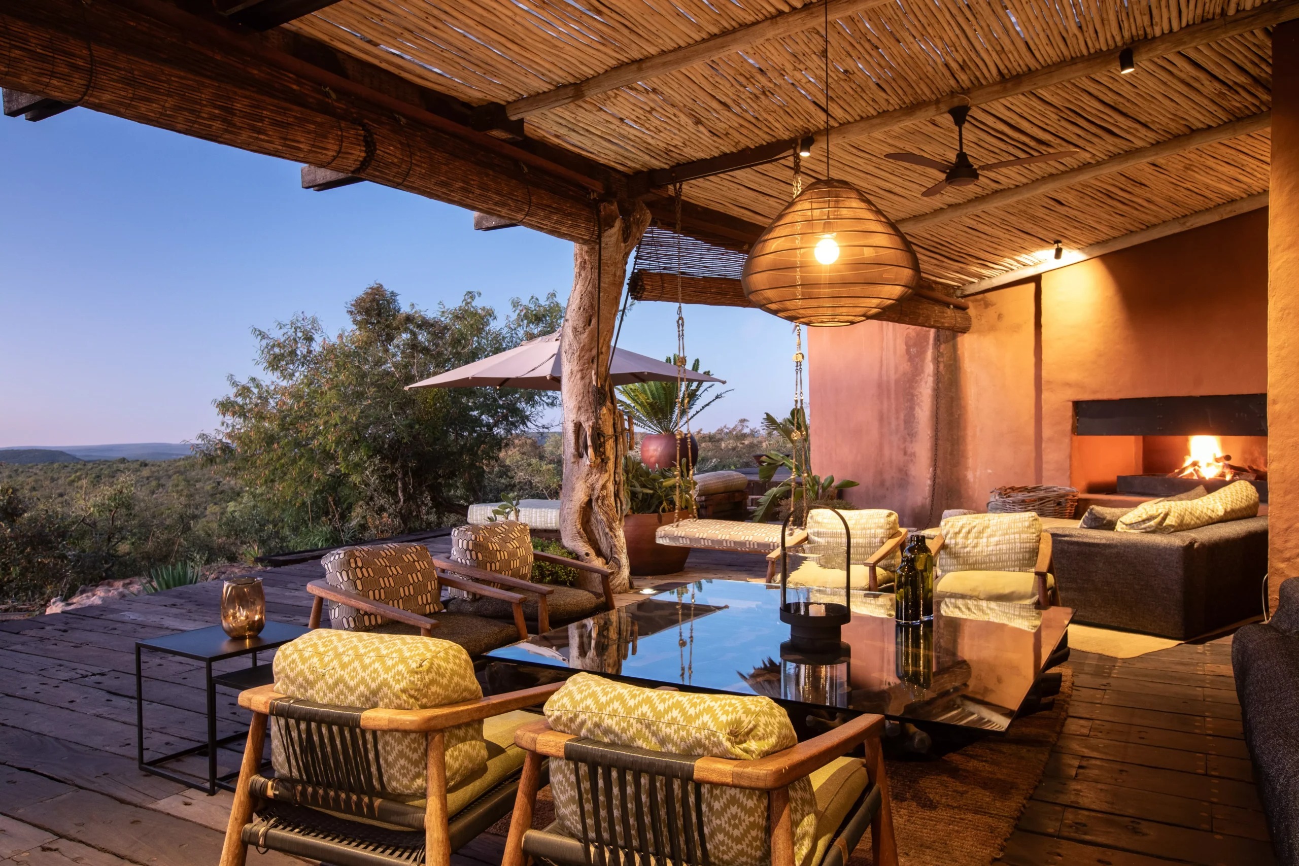 leobo-private-reserve-suedafrika-familienluxusreisen-thefamilyproject-terrasse