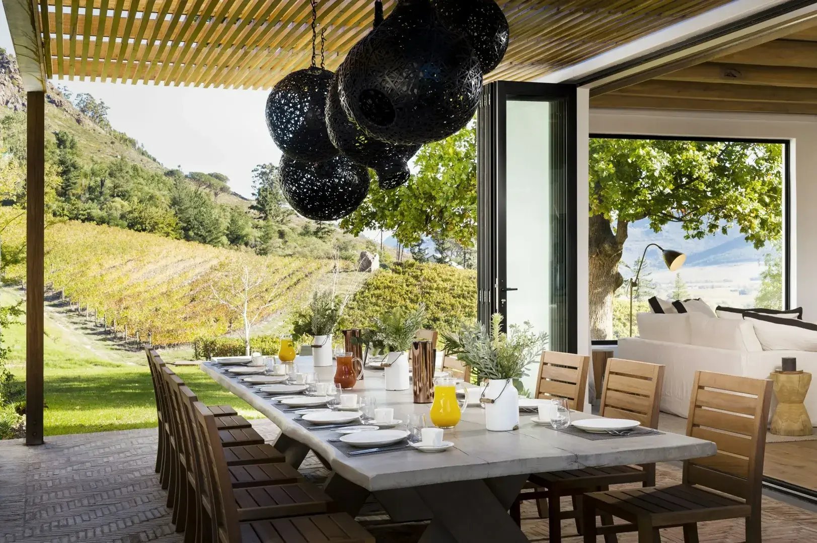 Manor House Dining mit Ausblick auf Garten