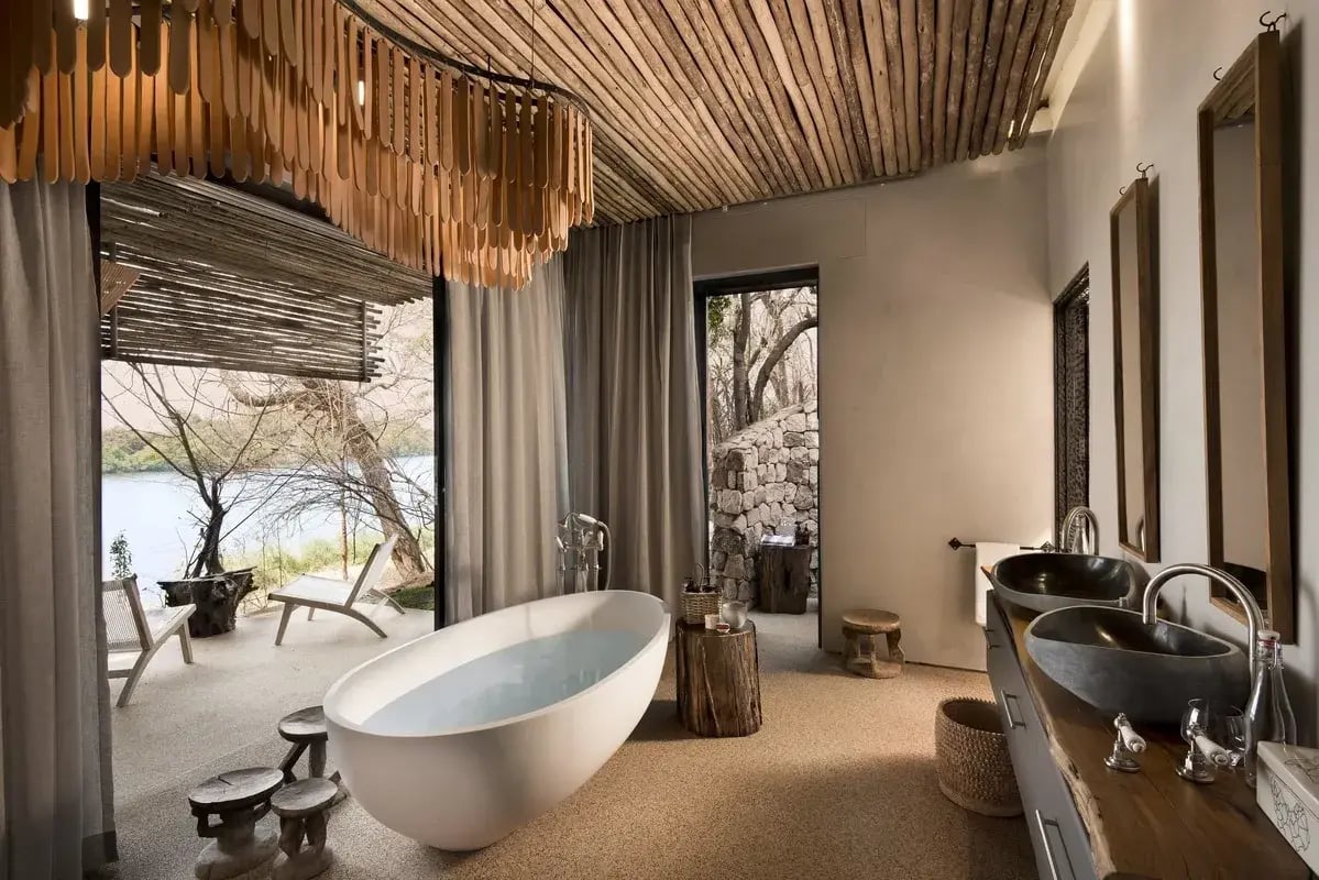 Matetsi River House Badezimmer und Badewanne 