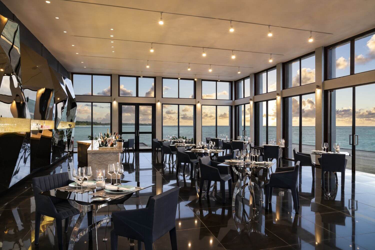 Niyama The Crescent Private Island Familienluxusreisen TheFamilyProject Dining