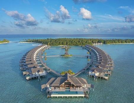 Niyama%20The%20Crescent%20Private%20Island%20Familienluxusreisen%20TheFamilyProject%20Obenansicht
