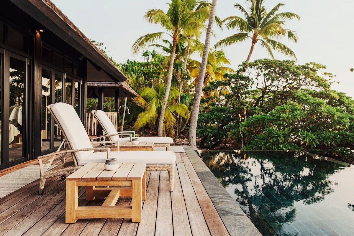 Nukutepipi Liegen vor dem Infinity Pool 