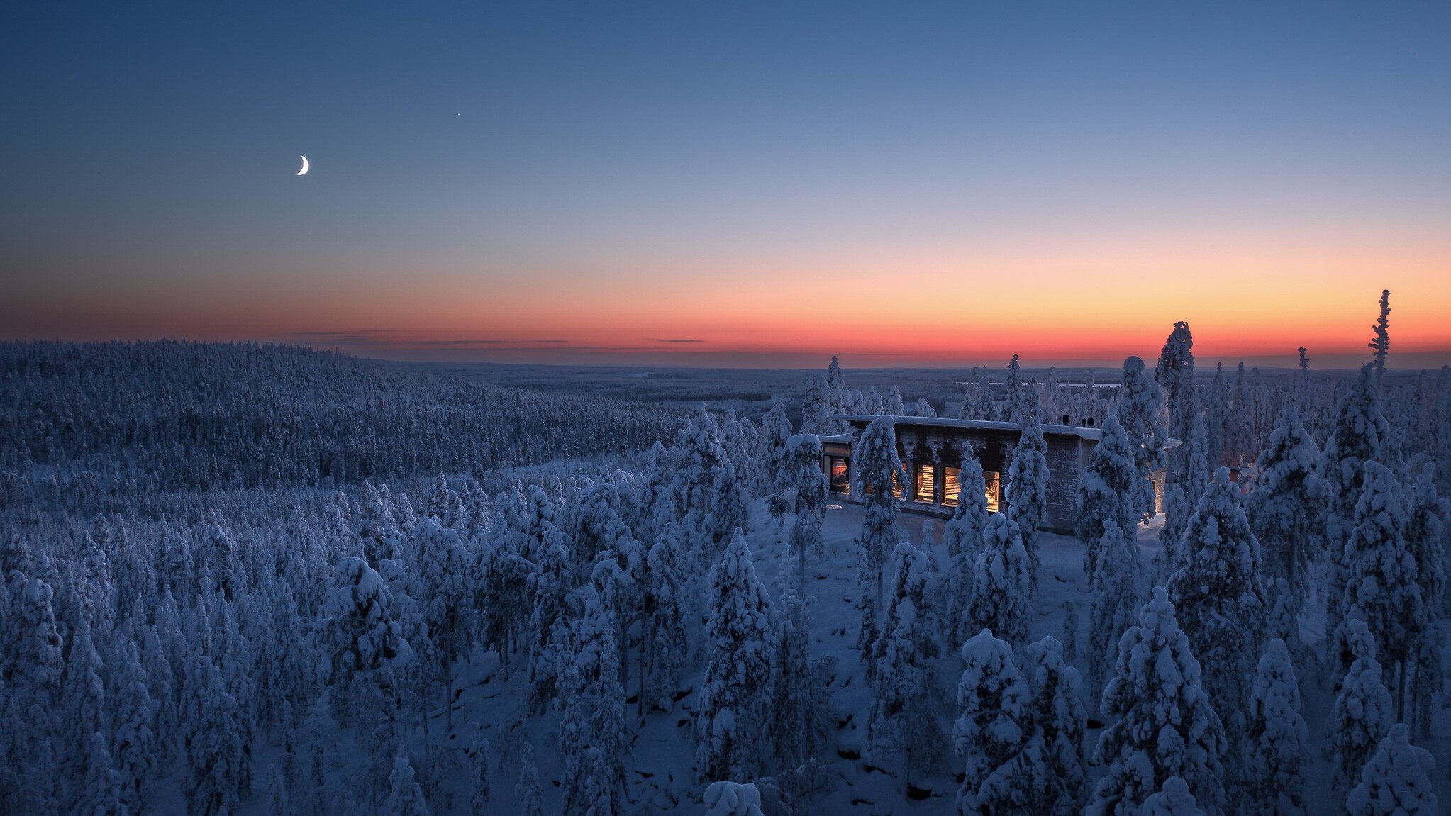 Sonnenuntergang über Winterlandschaft