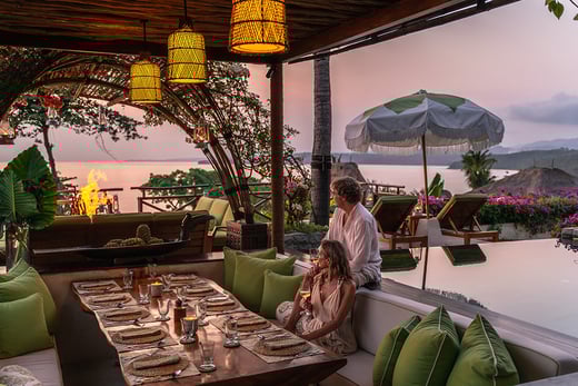 Puncak-Estate-outdoor-area-dining