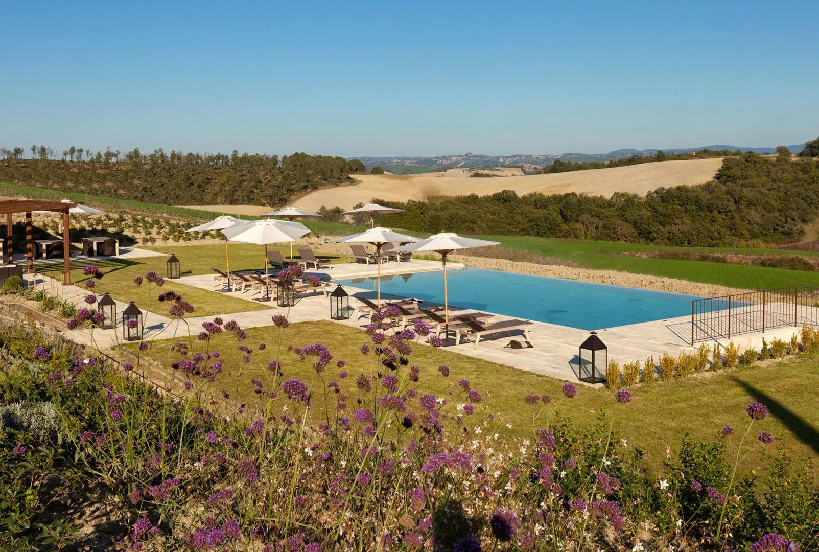 San Luigi Umgebung rund um Pool Landschaft