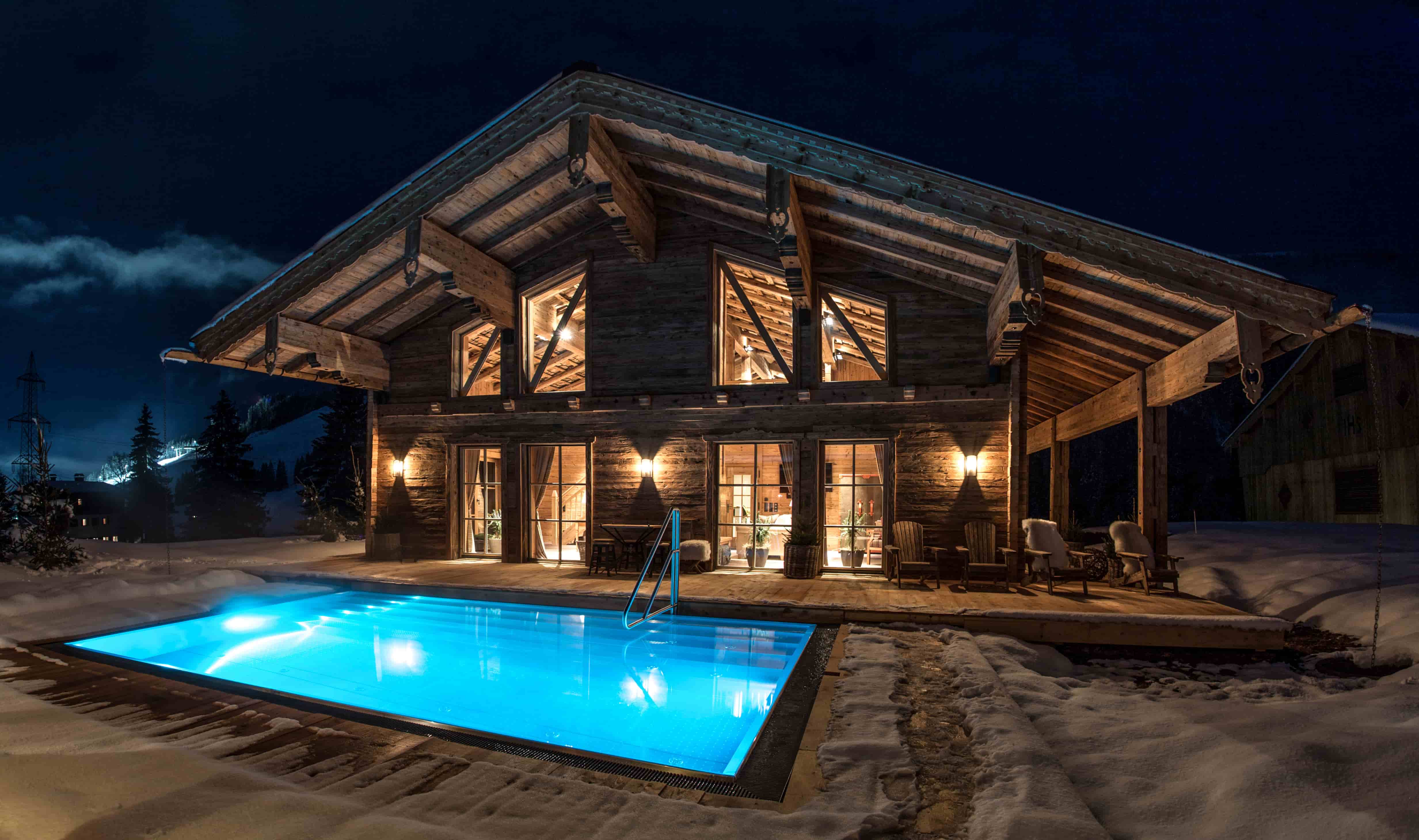 Schmiedalm Pool Villa nachts im Schnee
