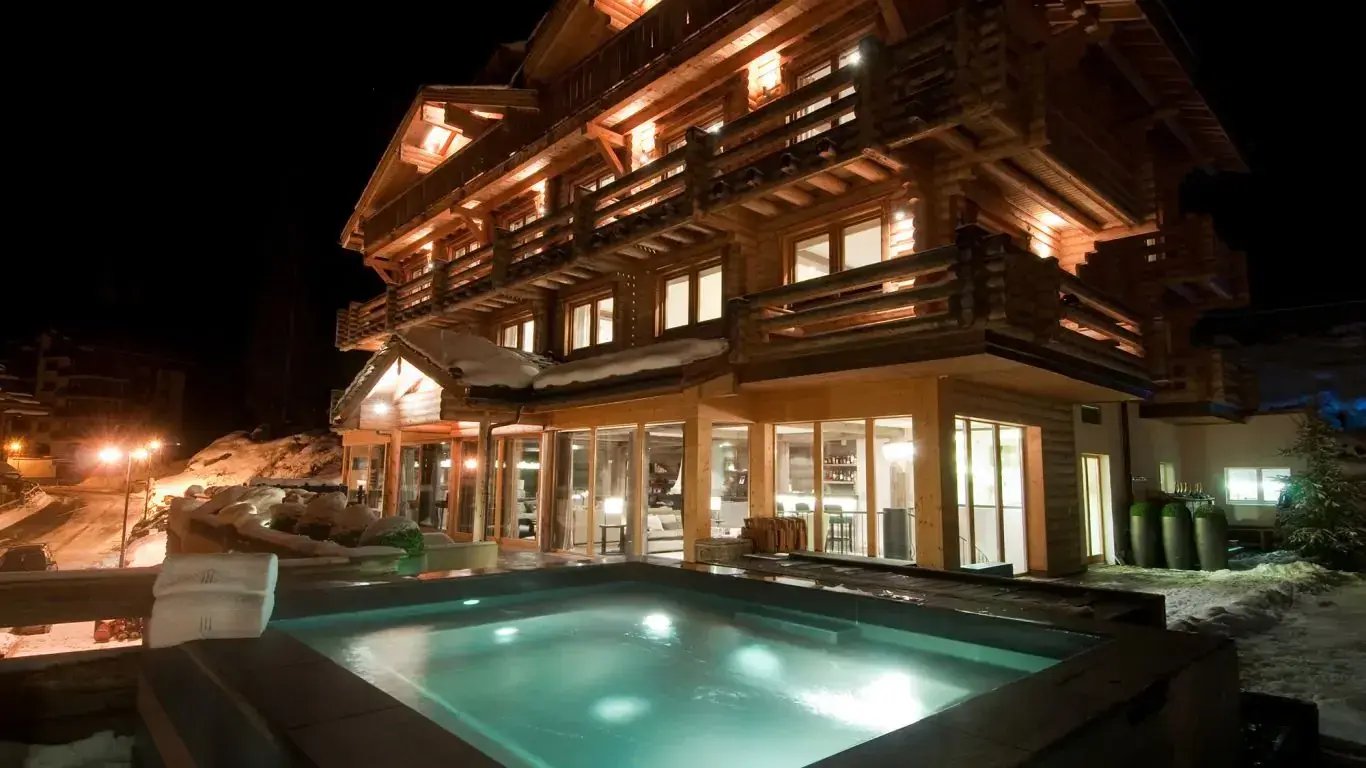 The Lodge Verbier Nachts Aussenansicht 