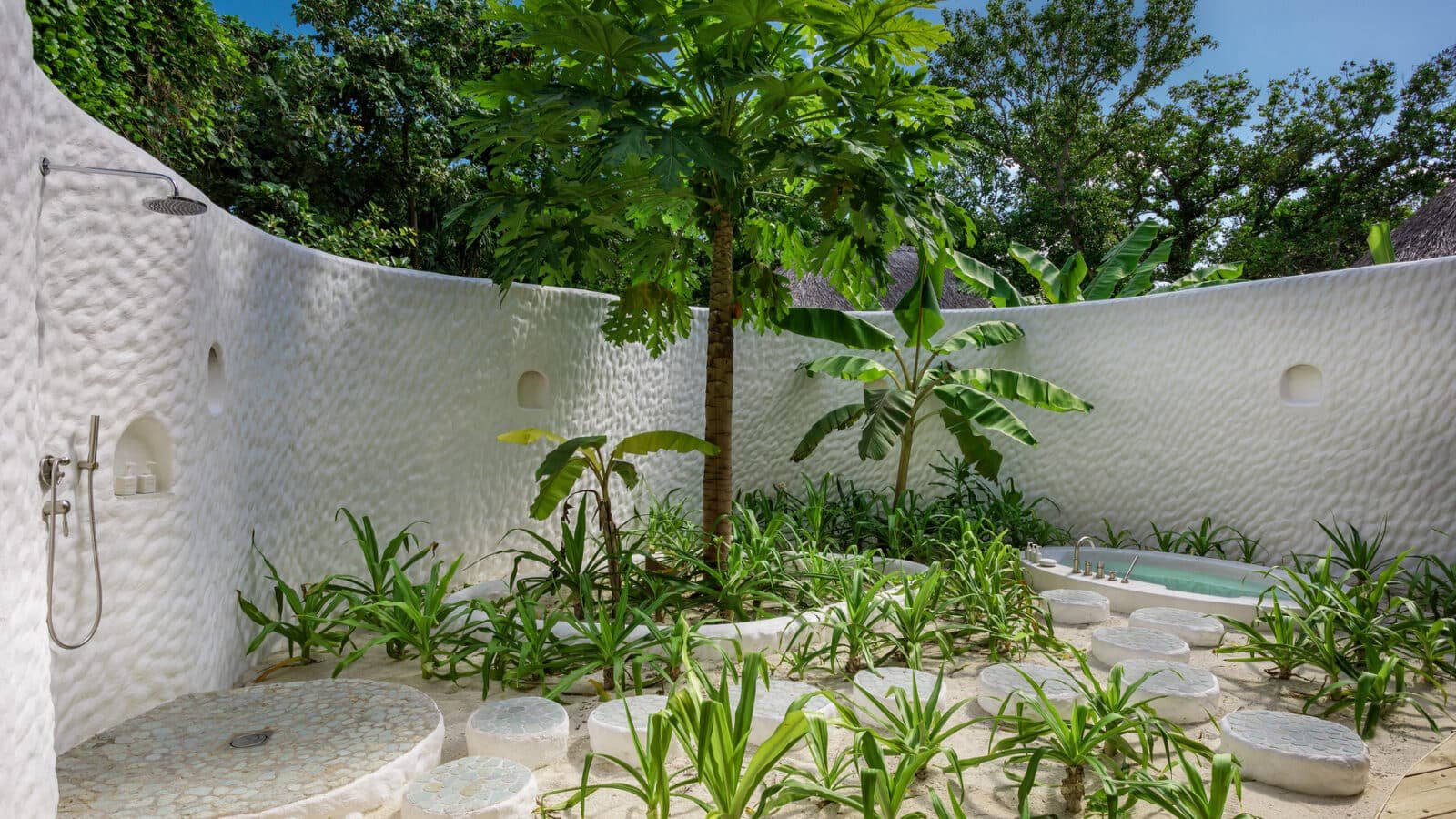 Soneva-Fushi Villa 39 Aussendusche 