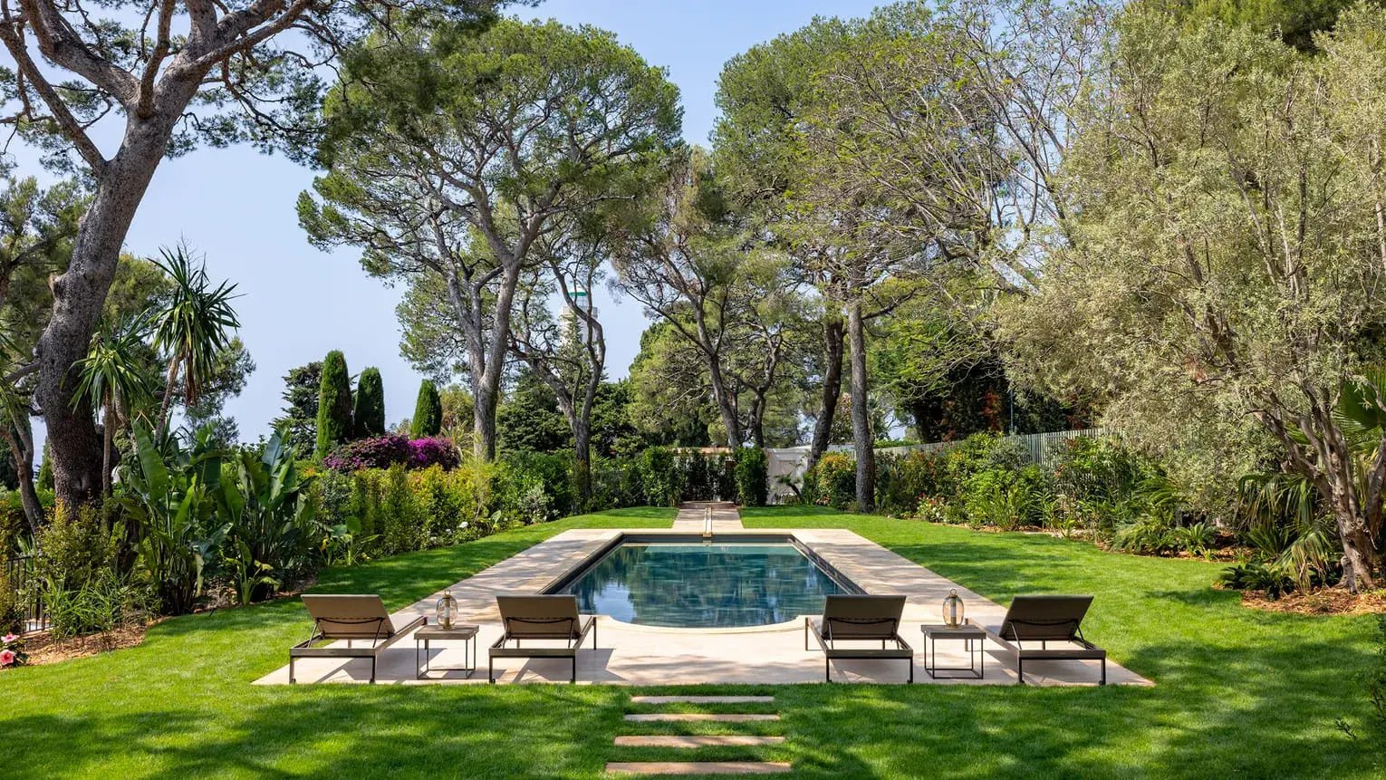 Villa Beauchamp Pool und Natur Lounge