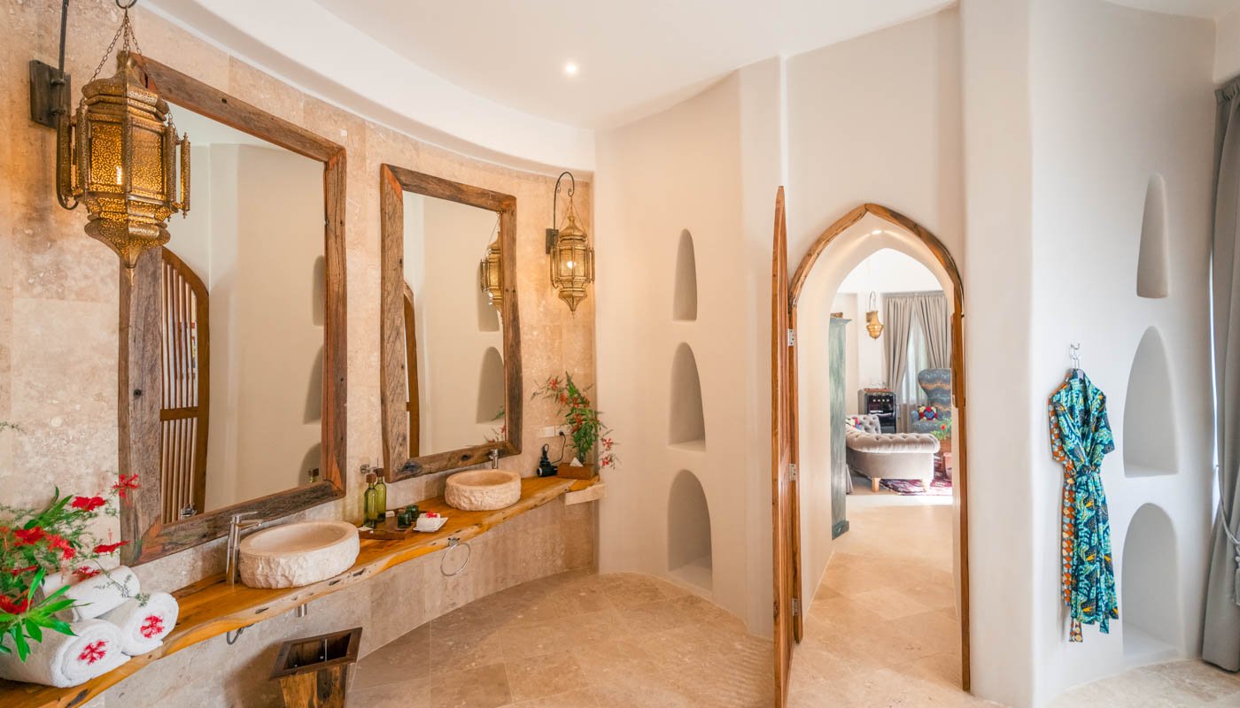 Nyota Villa Badebereich Spiegel 