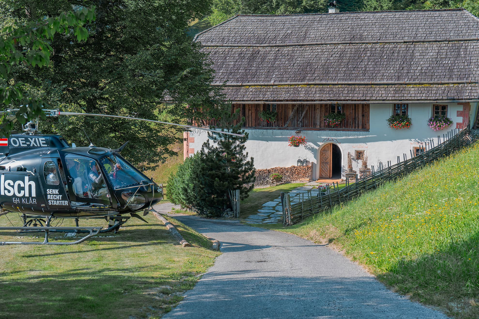 White Deer San Lorenzo Mountain Lodge Familienluxusreisen TheFamilyProject Helikopter