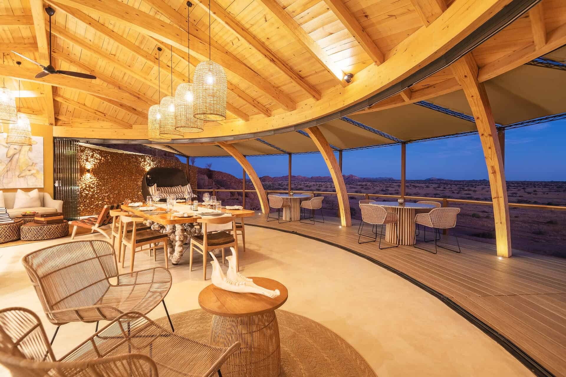 onduli-enclave-namibia-familienluxusreisen-thefamilyproject-terrasse
