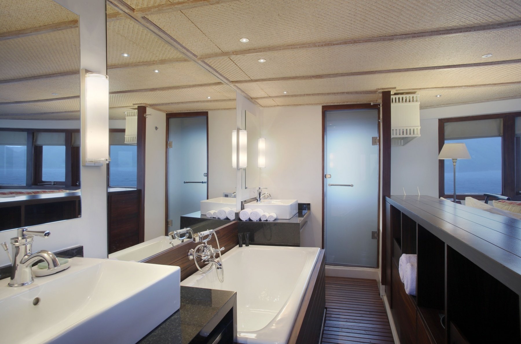 Alila Purnama Private Yacht Indonesien Familienluxusreisen TheFamilyProject Badezimmer