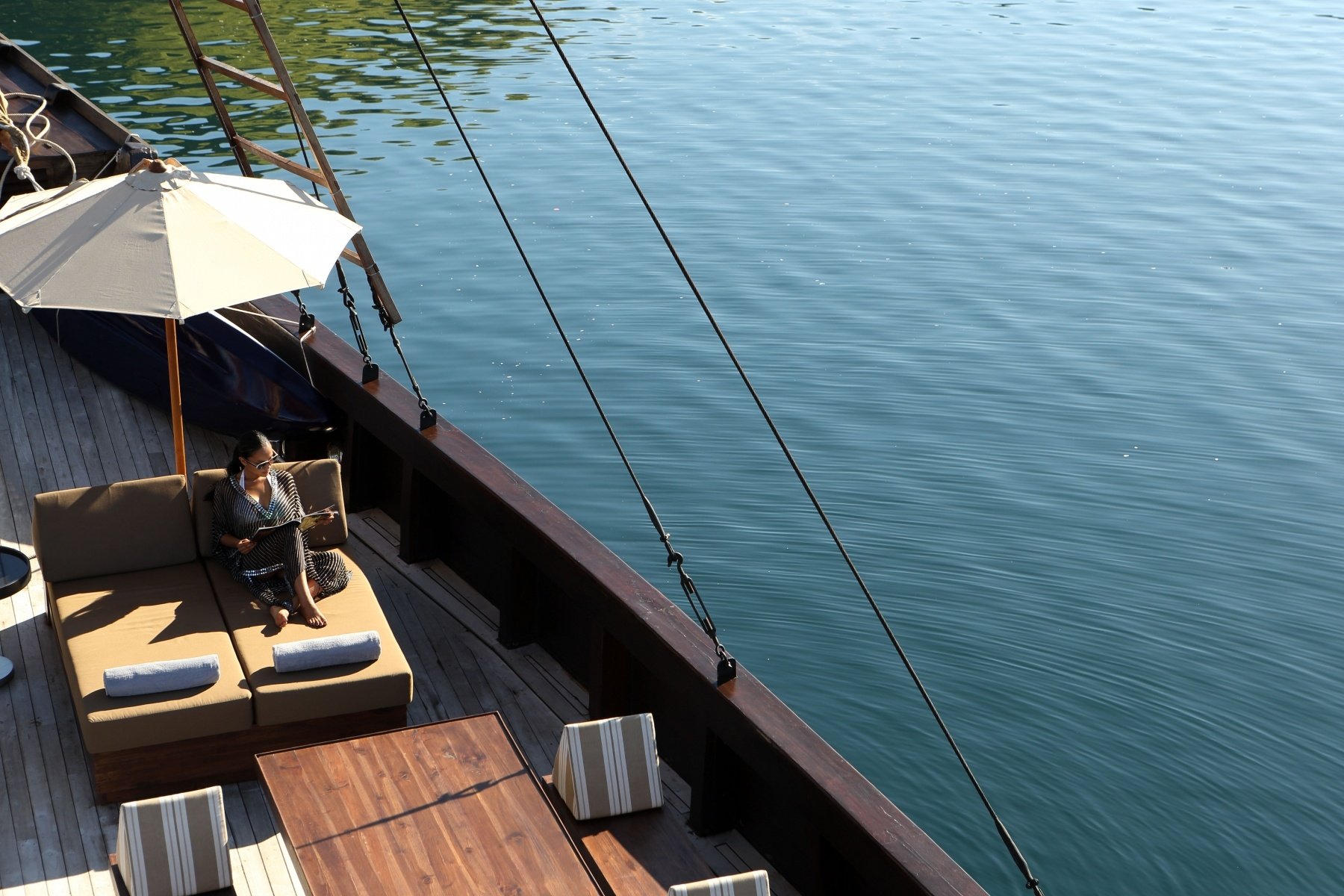 Alila Purnama Private Yacht Indonesien Familienluxusreisen TheFamilyProject Starboard
