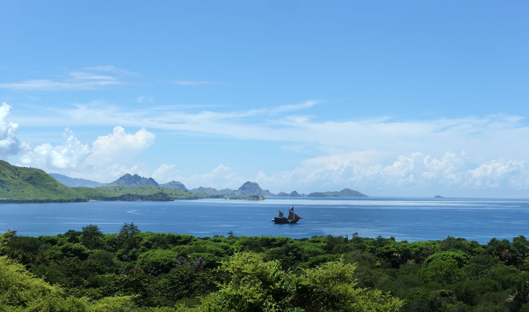 Alila Purnama Private Yacht Indonesien Familienluxusreisen TheFamilyProject Umgebung